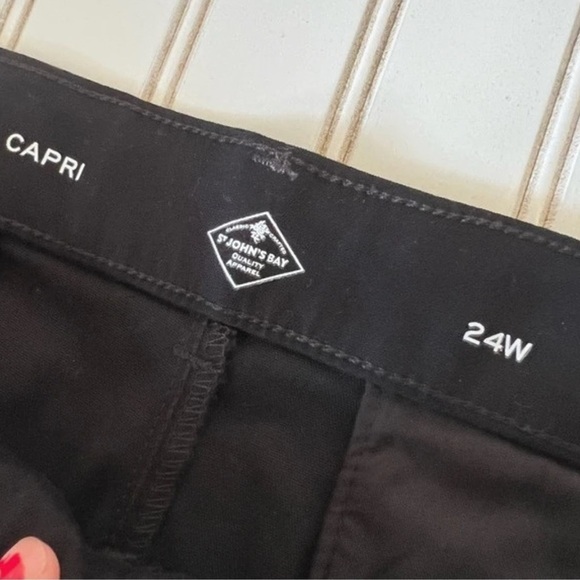 St. John's Bay Mid Rise Plus Capris Size 24W nwt - Picture 2 of 9